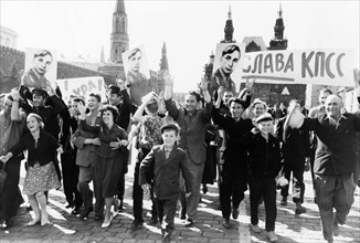 People in red square celebrating the achievements of soviet cosmonaut, lieutenant-colonel valeri bykovsky and the vostok 5 space mission, june 1963.