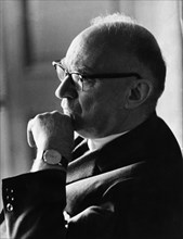 Soviet economist, professor yevsei liberman, of the economic engineering institute of kharkov, ussr, 1965.