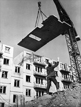 Construction of apartment buildings using pre-fabricated parts in mezhdurechensk, kuznetsk region, ussr, 1965.