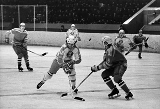 M, gartner (canada) and v, avgeykin (spartak) during a match between the junior teams 'berry coap' from ontario and moscow's 'spartak' at skolniki sport palace on march 6, 1975, the game was tied, 5 t...