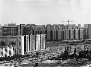 Newly built apartment buildings on vernadsky avenue in south-west moscow, june 1982, ussr, foreground: the nikola church, an example of ancient russian architecture.