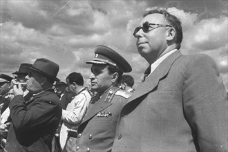 Semyon lavochkin (on the right) and mikoyan a, (in uniform),1948, two famous soviet aircraft designers witness a test flight.