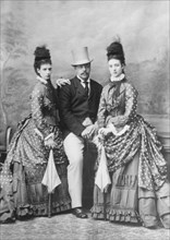Grand duke alexander alexandrovich (c) with his spouse maria feodorovna (l), dagmar of denmark, and his sister-in-law alexandra of denmark, 1902.