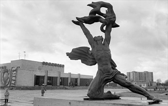 Pripyat, ukrainian ssr, ussr, kurchatov street, the monument 'taming of the fire', by architect l, olovyannikov, devoted to the builders of the chernobyl nuclear power plant, december 1, 1979.
