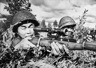 The kalinin front, kyrgyz totogul shabekov and kazakh rokhombai bekenov are snipers of the division named ivan panfilov.