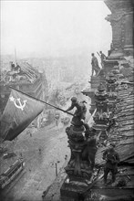 World war 2, the great patriotic war, the raising of the soviet flag over the reichstag in berlin, germany, may 1, 1945,  ???, ??????, ????? ?????? (????????? ???? 150-? ?????? ???????? ll ??????? ???...