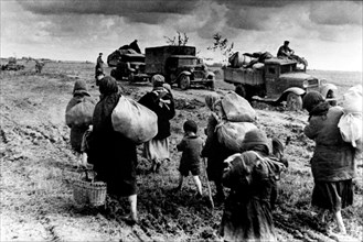 World war 2: ussr, as the front has come nearer, inhabitants leave their homes, refugees.