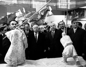 Soviet premier nikita khrushchev (center) at an exhibition in the manezh gallery, moscow, 1962.