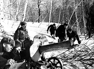 Members of the mikhailovsky guerilla unit lying in ambush for nazi soldiers, kursk region, ussr, world war 2.