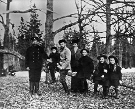 The russian royal family enjoying an outing in 1907 at tsarskoye selo, (left to right) 'uncle' a, e, derevianko (their boatswain), prince alexei, emperor nicholas ll, the children's nanny m, i, vishni...