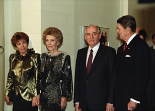 Mikhail gorbachev visiting with ronald reagan in the usa with their wives, raisa and nancy, 1987.