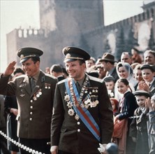 Soviet cosmonauts yuri gagarin (right) and pavel popovich greet admiring moscow crowd in red square, moscow, ussr 1963.