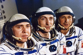 Soyuz t-14, salyut 7, soviet cosmonauts (l to r) aleksandr volkov, vladimir vasyutin, and viktor savinykh, 1985.