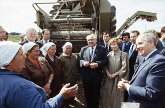 Mikhail gorbachev meeting with potato farmers during a visit to the zavorov collective farm just outside of moscow, ussr, august 5, 1987.