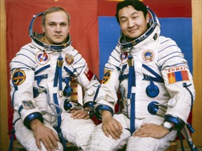 Soyuz 39 crew vladimir dzhanibekov and zhugderdemidiyn gurragcha (mongolia) at the gagarin cosmonauts training center, 1981.