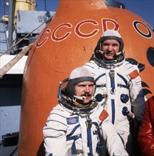 Soyuz 36, cosmonauts bertalan farkas (hungary) and valery kubasov training at sea, 1980.