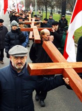 Minsk, belarus, november 2, 2003, activists and supporters of the belarus opposition hold an authorised march commemorating the victims of the stalinist repressions, participants in the march erected ...
