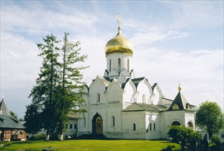 The christmas cathedral of the savvino-storozhevsky monastery in the moscow region, october 2003.