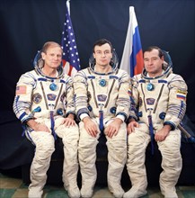 Baikonur cosmodrome, international crew of spaceship soyuz tm 21, l-r: flight engineer gennady strekalov (russia), commander vladimir dezhurov (russia) and astronaut norman thagard (usa), 1995.