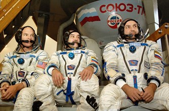 Moscow region, russia, september 9, 2005, the backup crew of the iss 12th expedition, us astronaut geoffrey williams, russian cosmonauts mikhail tyurin and sergei kostenko (l-r) appear prior to their ...