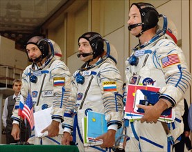 Moscow region, russia, september 9, 2005, the backup crew of the iss 12th expedition, russian cosmonauts sergei kostenko, mikhail tyurin and us astronaut geoffrey williams (l-r) appear during their te...