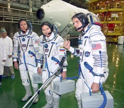 Baikonur, kazakhstan, september 23, 2005, crew of the soyuz tma-7: space tourist gregory olsen, flight engineer valery tokarev and captain of the 12th mission to the international space station nasa a...