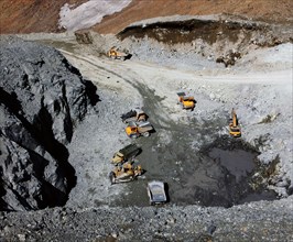 Chromite deposits of yamalo-nenets autonomous district, central open-pit chromite mine, november 2005.