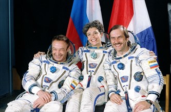 The picture shows the first french woman-astronaut claudie-andre deshays/in centre/ and two russian cosmonauts gennady manakov (l) and pavel vinogradov who are training for a space mission aboard the ...