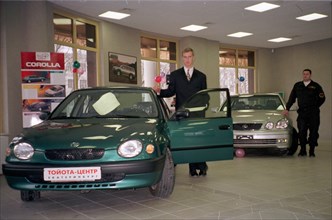 Yekaterinburg,russia,october 16, 1998, a 'toyota-centre' of the japanese cars specially modernized for the severe northern climate was opened in the city of yekaterinburg in the urals (ops),the japane...