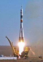 Soyuz tma-9 rocket carrying the 14th iss crew blasts off from a launch pad at baikonur cosmodrome in kazakhstan, september 18, 2006.