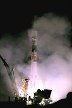Russian soyuz tma-10 spacecraft, carrying the crew of iss expedition 15, blasts off from baikonur cosmodrome in kazakhstan, april 7, 2007.