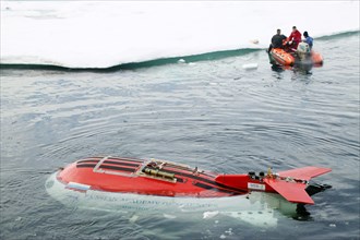 Arctic ocean, august 8, 2007, mir-1 submersible dives during the russian polar expedition 'arctic-2007'.