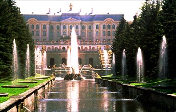 Central fountain of peterhof or petrovorets, palace outside st, petersburg, leningrad region, built by tsar peter the great in 1709.