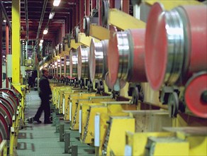 Zhlobin, belarus, november 28 2002: at the metal cord shop of the belarusian steel works in zhlobin, the plant, one of the major producers of metal cord, has established trade relations with 40 countr...