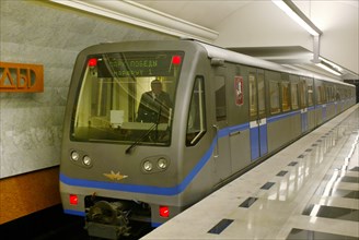 The first electric train arrives at the new park pobedy (victory park) metro / subway station, moscow, russia, may 6 2003.