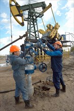 Oil workers in an oil field of yuganskneftegaz oil company, nefteyugansk, russia, 10/04, yuganskneftegaz was acquired by russia's state oil company rosneft in december 2004.
