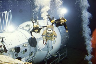 International space station, members of 3rd back up crew training in hydrolab, 5/01.
