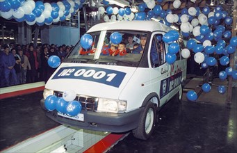 The first gaz-2217 sable mini-van rolling off the assembly line at gaz (gorky) motor works in nizhny novgorod, russia, 1998.
