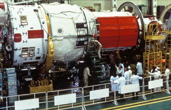 Mir 1986: baikonur space center, mir in the assembly and testing shop with technicians.