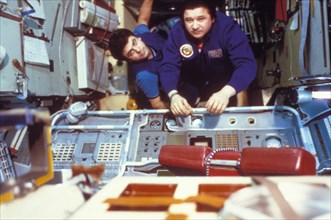 Mir, salyut 7, soyuz t-15, vladimir solovyov and leonid kizim aboard the mir space station, 1986.