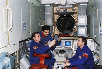 Soyuz tm-3, soviet cosmonauts aleksandr viktorenko, muhammed faris (syria), and aleksandr pavlovich aleksandrov during training, may 1987.