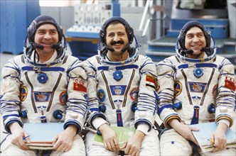 Soyuz tm-3 crew aleksander viktorenko, muhammed faris (syria), and aleksandr pavlovich aleksandrov during training, 1987.