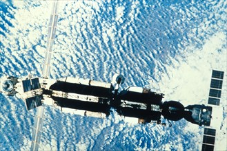 Mir space station 1988, mir docked with quant module and soyuz tm-5.
