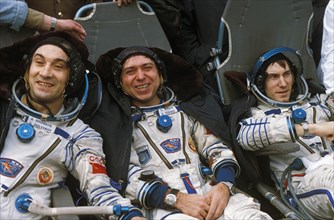 Mir, soyuz tm-6, soyuz tm-7, valery polyakov (tm-6), aleksandr volkov, and sergei krikalev after landing in kazakhstan, april 1989.