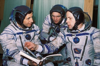 Soyuz tm-15 crew michel tognini (france), sergei avdeyev, and anatoly solovyov, 1992.
