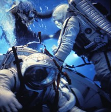 Soyuz t-5, soviet cosmonauts anatoli berezovoi and valentin lebedev training for space walks under water, 1982.