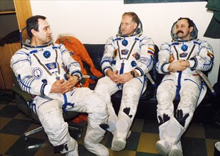Soyuz tm-18 crew valery polyakov, viktor afanasyev, and yuri usachyov, 1994.