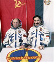 Soyuz 33 crew nikolai rukavishnikov and georgi ivanov (bulgaria), 1979.