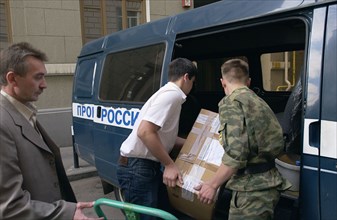 Moscow, russia, august 26, 2004, russian prosecutors' investigators load boxes of bookkeeping records, they seized while raiding the accounting division of russian oil company oao yukos, onto a miniva...
