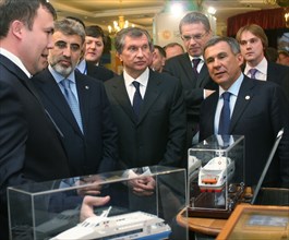 Kazan, russia, march 4, 2011, turkish energy minister taner yildiz (2nd l) and russian vice-prime minister igor sechin (c) view a dsiplay of model yachts before talks at the 11th meeting of the russia...